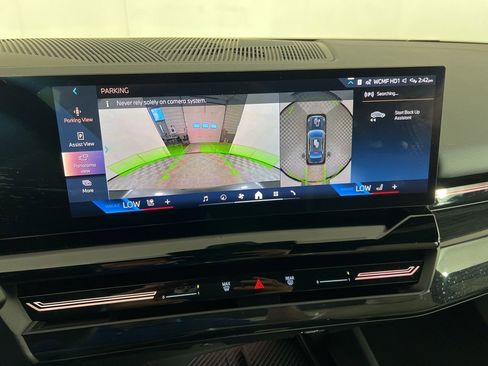 Used 2025 BMW 530i xDrive w/ Premium Package image 16