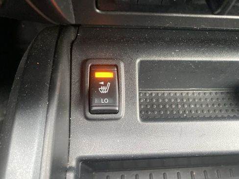 Used 2024 Nissan Titan SV w/ SV Convenience Package image 28