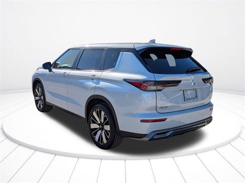 New 2025 Mitsubishi Outlander SE image 6