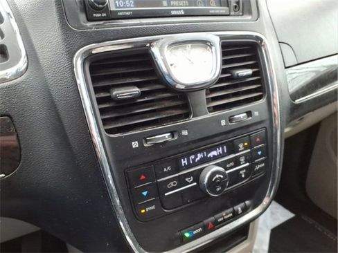 Used 2012 Chrysler Town & Country Touring image 16