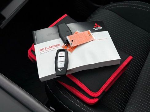 Used 2023 Mitsubishi Outlander ES image 6