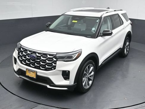 Certified 2025 Ford Explorer Platinum w/ Ultimate Package AWD/4WD image 49