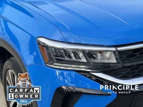 Used 2022 Volkswagen Taos SE w/ Panoramic Sunroof Package image 9