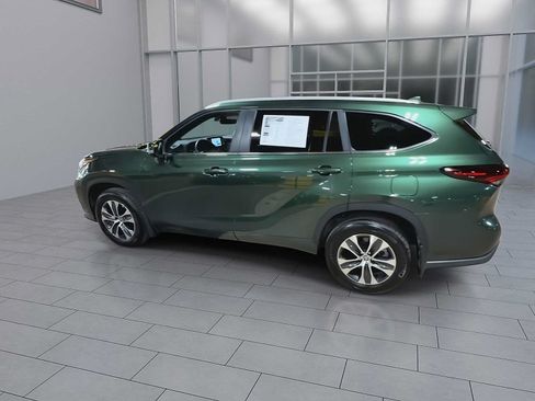 Used 2025 Toyota Highlander XLE AWD/4WD image 6
