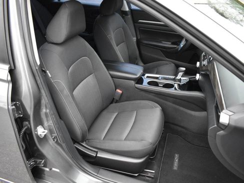 Used 2023 Nissan Altima 2.5 SV image 18