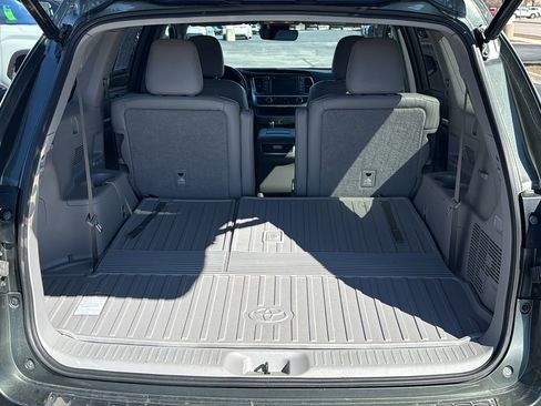 Used 2019 Toyota Highlander Limited image 22
