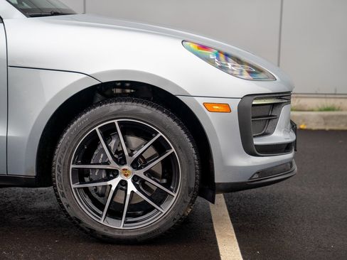 Used 2025 Porsche Macan image 9