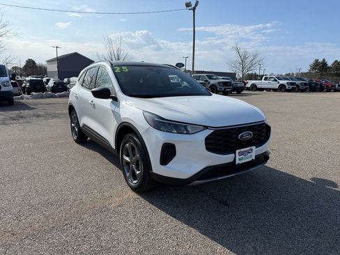Used 2025 Ford Escape ST-Line w/ Tech Pack #1 AWD/4WD image 1