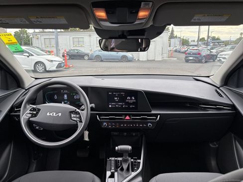 Used 2026 Kia Niro LX FWD image 31
