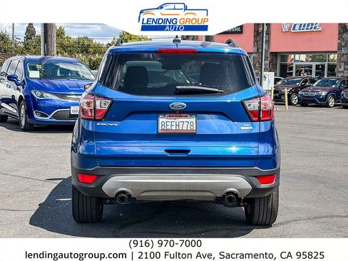Used 2018 Ford Escape SE w/ SE Sync 3 Package AWD/4WD image 3