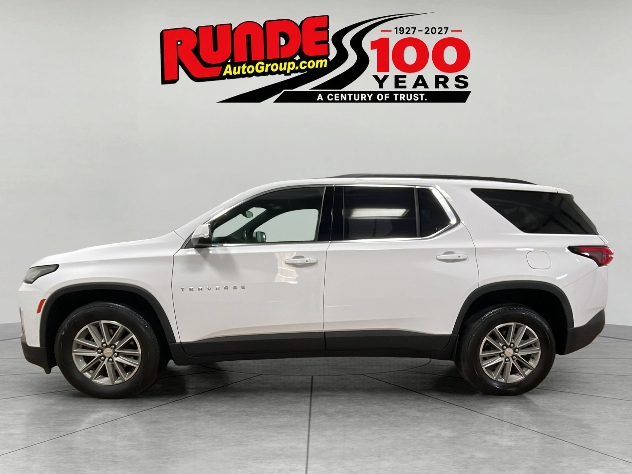 Used 2023 Chevrolet Traverse LT AWD/4WD image 2