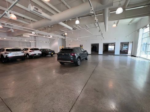 Used 2025 Chevrolet Trax LT FWD image 12