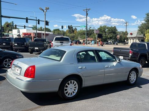 Used 2007 Lincoln Town Car Signature RWD image 8