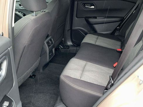 Used 2025 Nissan Rogue SV AWD/4WD image 18