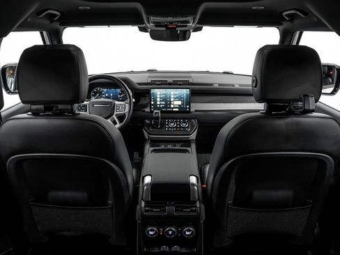 Used 2023 Land Rover Defender 130 X-Dynamic SE image 21