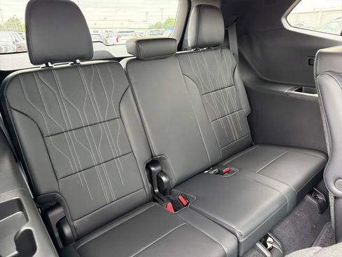 New 2026 Buick Enclave Avenir w/ Super Cruise Package FWD image 23