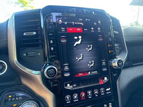 Used 2019 RAM 1500 Laramie AWD/4WD image 12