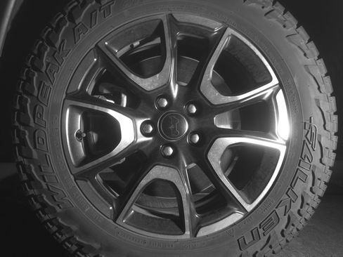 Used 2025 Jeep Compass Trailhawk AWD/4WD image 12