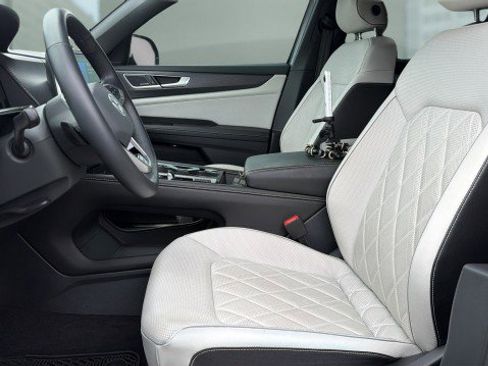 Used 2024 Volkswagen Atlas Cross Sport SEL Premium R-Line AWD/4WD image 18