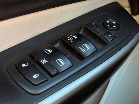 Used 2019 Jeep Cherokee Limited w/ Trailer Tow Group AWD/4WD image 24