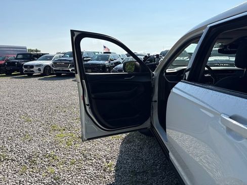 Used 2023 Jeep Grand Cherokee L Laredo w/ Luxury Tech Group I AWD/4WD image 22