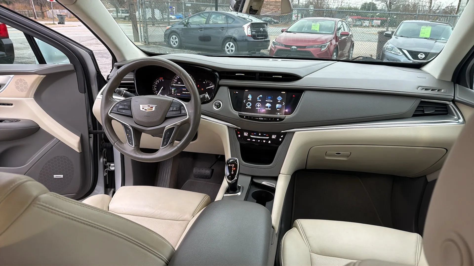 Used 2017 Cadillac XT5 Premium Luxury FWD image 32