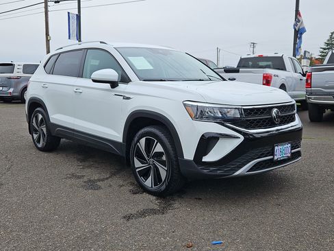 Used 2024 Volkswagen Taos SE image 7