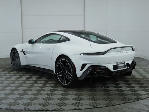 Used 2025 Aston Martin V8 Vantage Coupe image 7