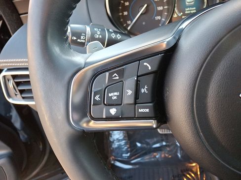 Used 2018 Jaguar F-PACE S image 22