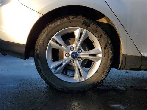 Used 2013 Ford Focus SE w/ SE Winter Pkg image 5