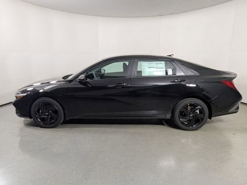 New 2026 Hyundai Elantra Sport image 4