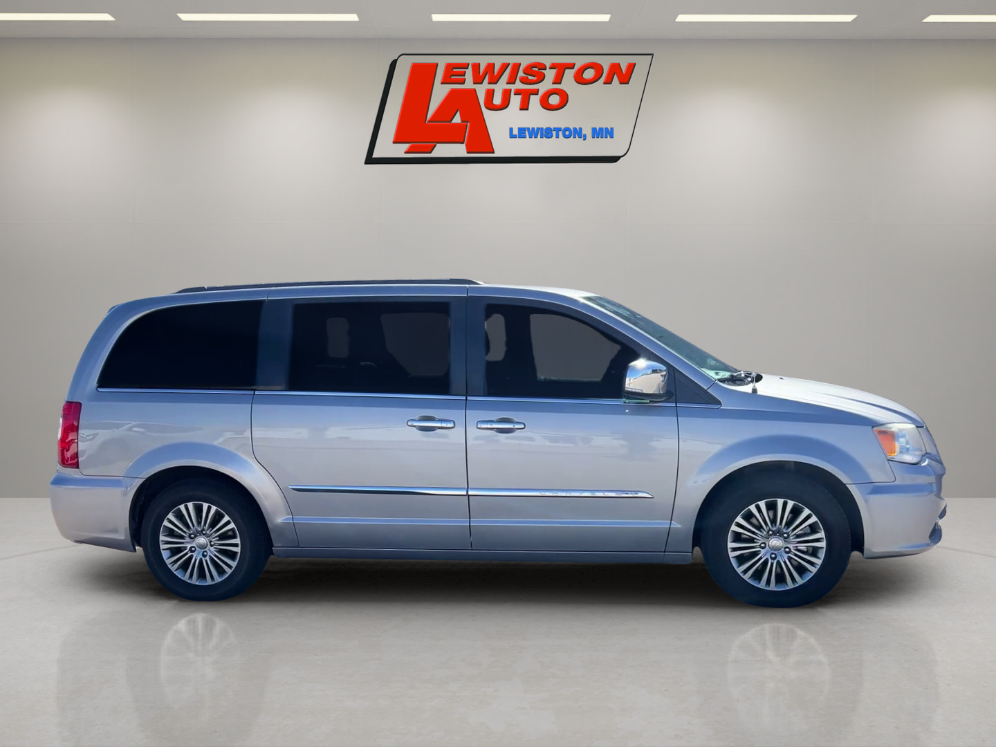 Used 2014 Chrysler Town & Country Touring-L w/ Driver Convenience Group FWD image 6