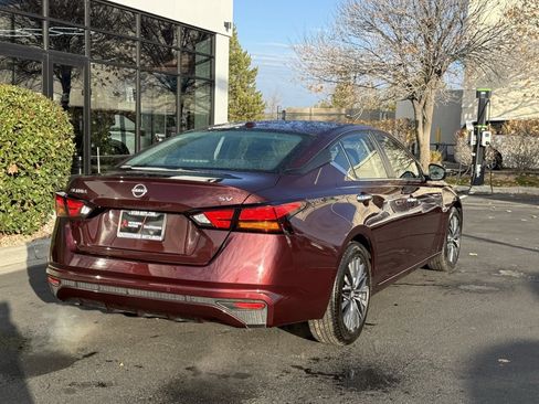 Used 2024 Nissan Altima 2.5 SV image 7