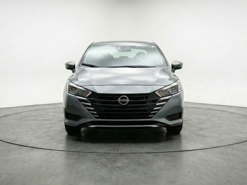 Used 2025 Nissan Versa SV image 2