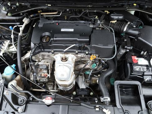 Used 2017 Honda Accord Sport image 14