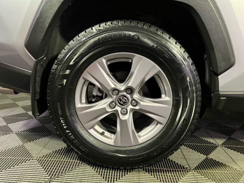 Used 2024 Toyota RAV4 LE AWD/4WD image 9