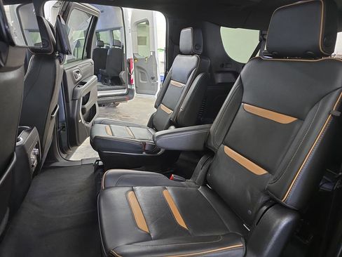 Used 2021 GMC Yukon XL AT4 w/ AT4 Premium Plus Package AWD/4WD image 15