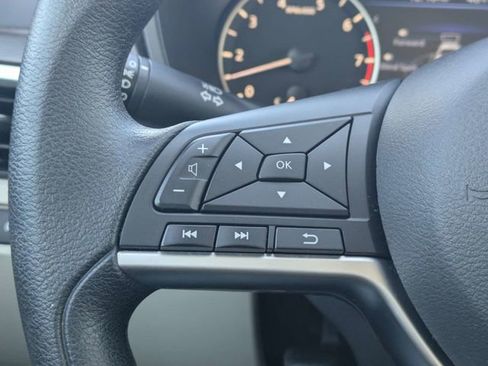 Used 2025 Nissan Altima 2.5 SV image 23