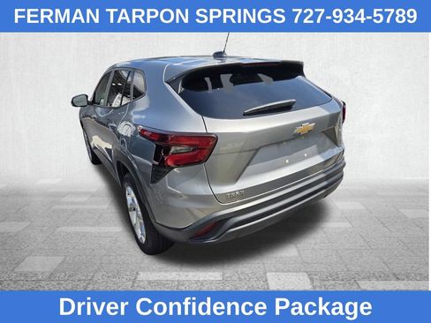 Used 2024 Chevrolet Trax LS w/ LS Convenience Package FWD image 7