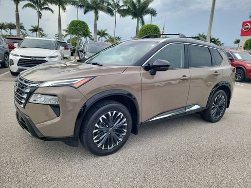 Used 2025 Nissan Rogue Platinum w/ Platinum Premium Package FWD image 5