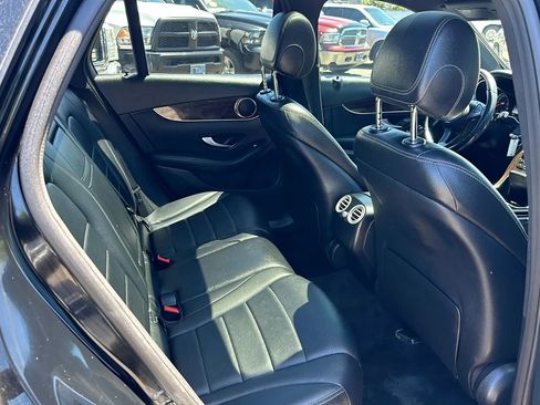 Used 2019 Mercedes-Benz GLC 300 4MATIC image 19