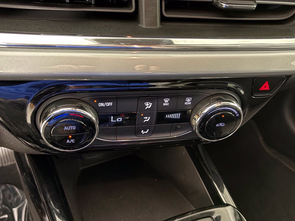 Used 2025 Chevrolet Trax LT FWD image 26