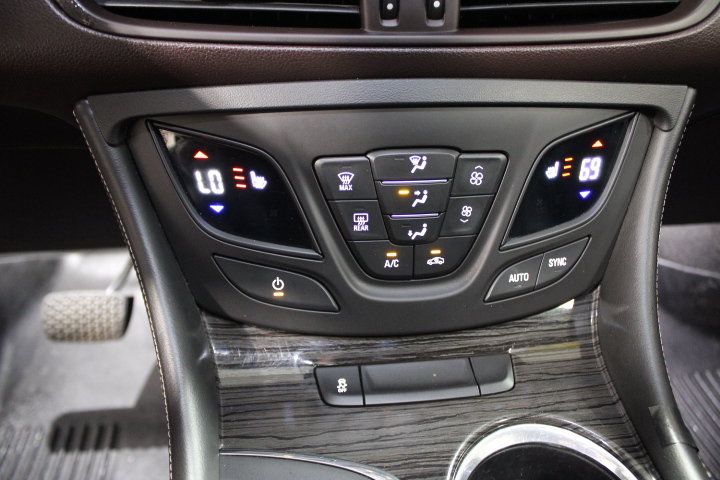 Used 2017 Buick Envision Essence FWD image 34