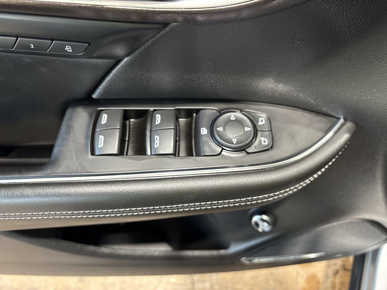 Used 2023 Buick Envision Avenir AWD/4WD image 13