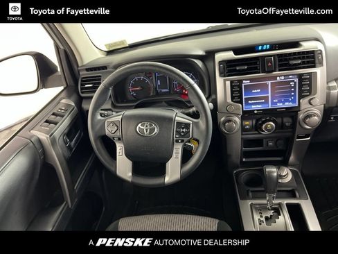Used 2020 Toyota 4Runner SR5 AWD/4WD image 5