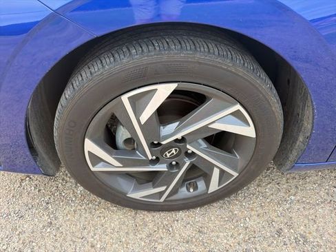 Used 2025 Hyundai Elantra Sport FWD image 3