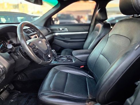 Used 2016 Ford Explorer XLT w/ Equipment Group 202A FWD image 15