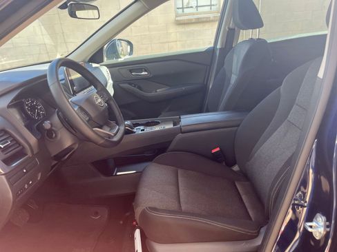 Used 2025 Nissan Rogue SV image 29