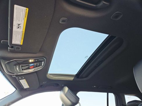 New 2026 Jeep Grand Cherokee Altitude image 9