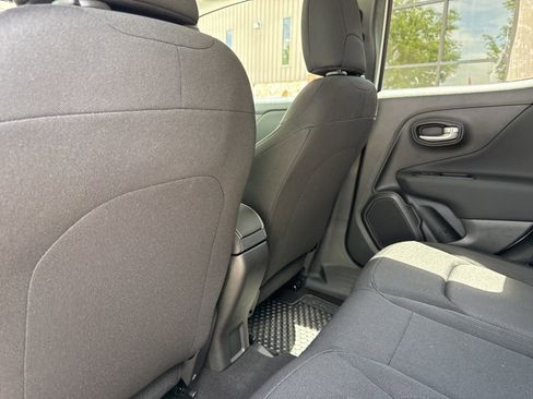 New 2023 Jeep Renegade Latitude image 14